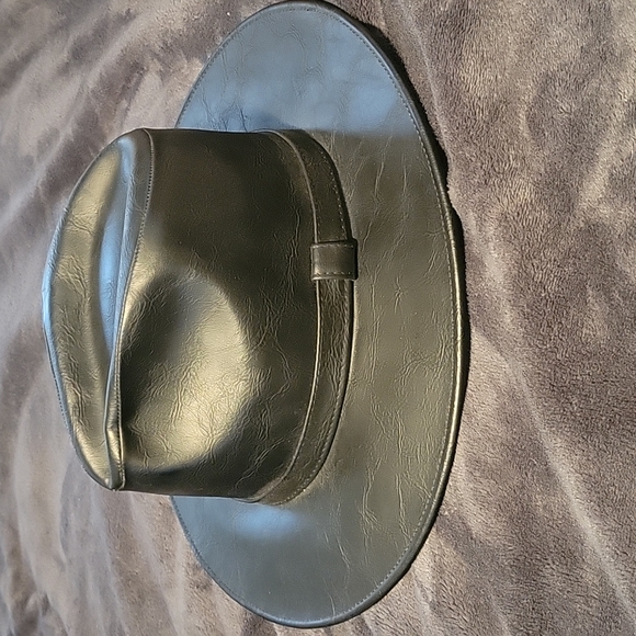 Black Stylish leather Hat - Picture 2 of 7